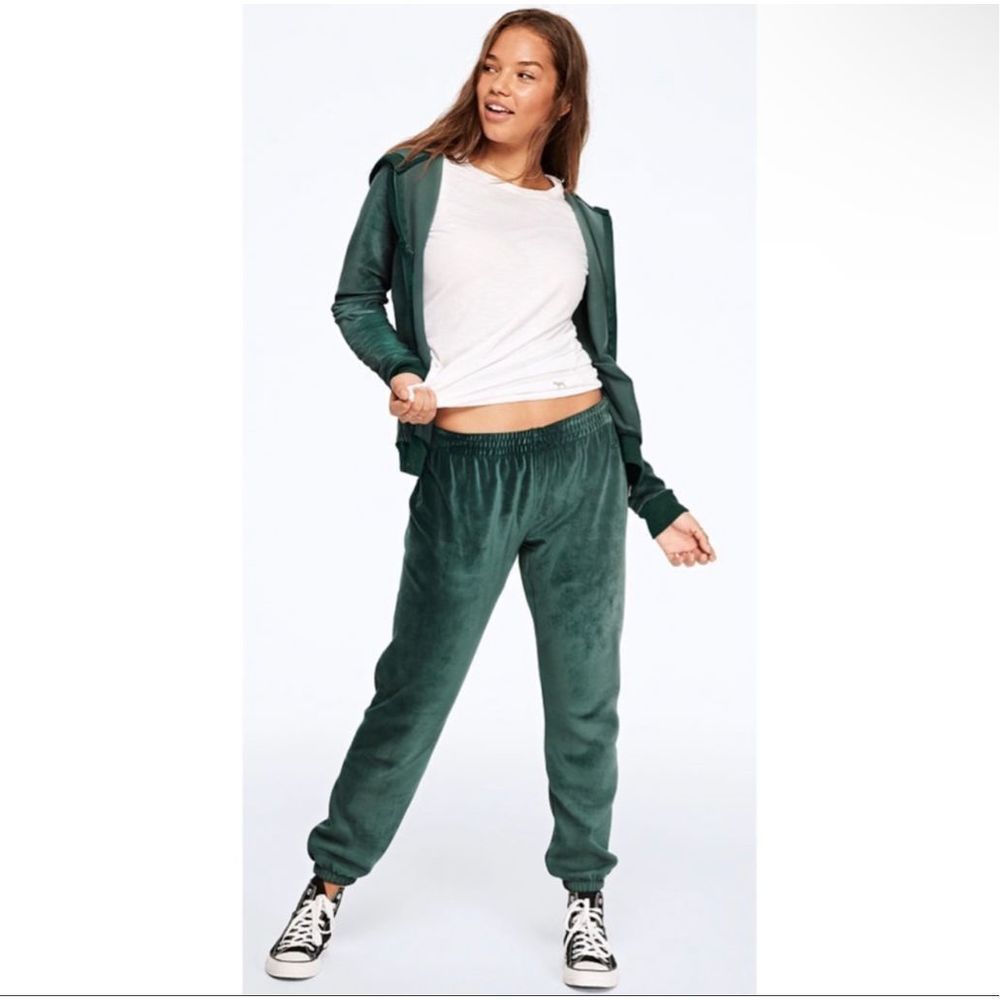 EUC Victoria Secret PINK Green Velour Classic Sweat Pant